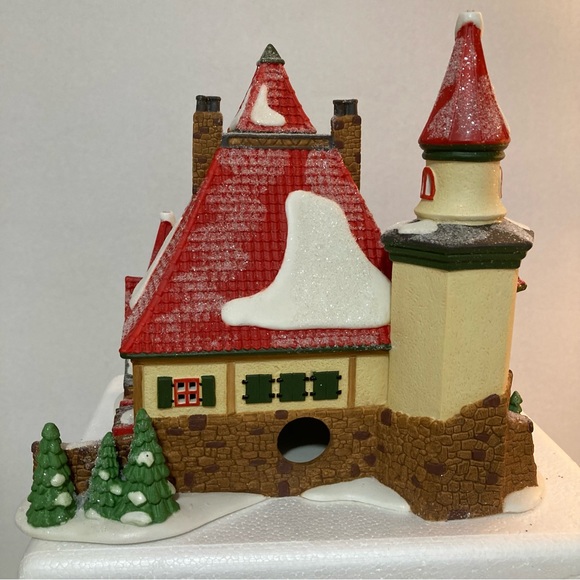 Department 56 “Home of Mr and Mrs Claus”. North Pole Series. Heritage Village - Picture 3 of 6
